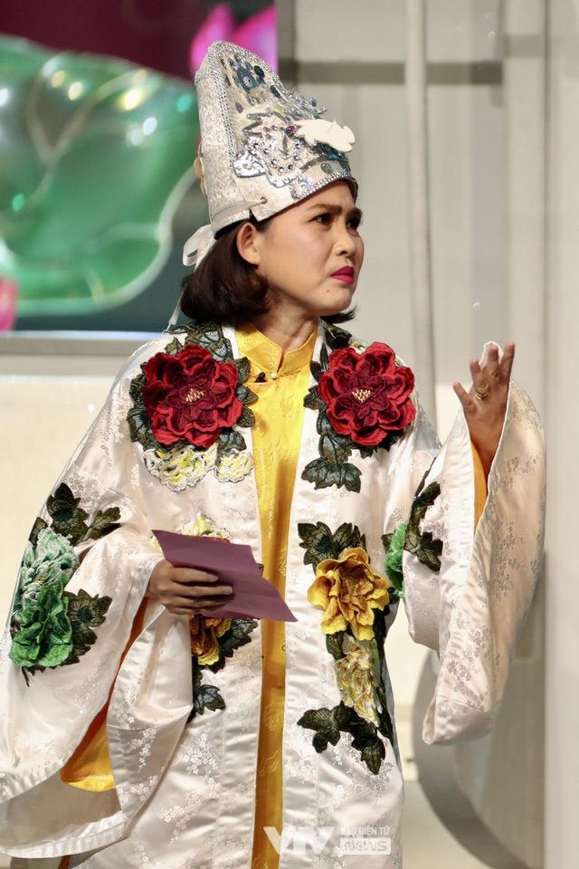 Diễn viên Anh Thơ vào vai Táo Y tế trong Táo Quân 2022. Diễn viên Anh Thơ vào vai Táo Y tế trong Táo Quân 2022.