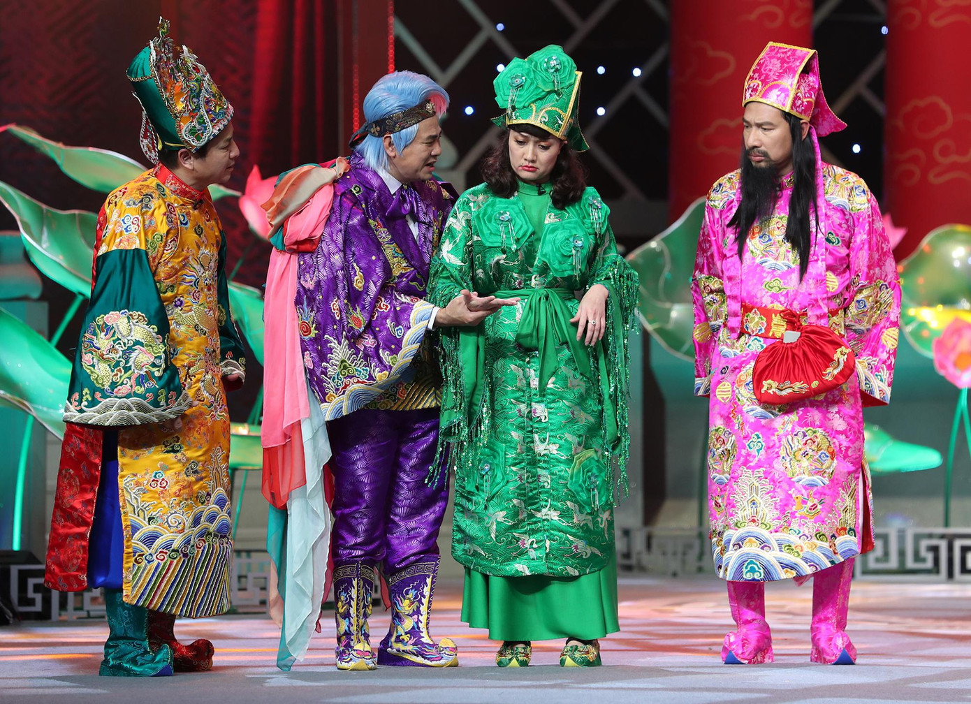 Vân Dung là Táo bà duy nhất gắn với chương trình từ những ngày đầu. Nữ nghệ sĩ cho biết cô chưa từng nghĩ đến chuyện dừng gắn bó với Táo Quân. Vân Dung là Táo bà duy nhất gắn với chương trình từ những ngày đầu. Nữ nghệ sĩ cho biết cô chưa từng nghĩ đến chuyện dừng gắn bó với Táo Quân.