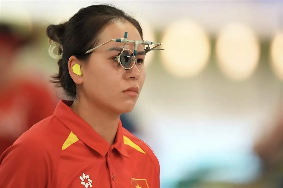 Màn bắn xuất sắc ở phần thi bắn nhanh giúp cho xạ thủ Trịnh Thu Vinh giành quyền vào Chung kết nội dung 25 m súng ngắn hơi nữ. Ảnh: Reuters Màn bắn xuất sắc ở phần thi bắn nhanh giúp cho xạ thủ Trịnh Thu Vinh giành quyền vào Chung kết nội dung 25 m súng ngắn hơi nữ. Ảnh: Reuters