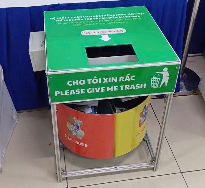 Dự án "Hệ thống phân loại rác thông minh tích hợp trí tuệ nhân tạo và cảm biến âm thanh" của 2 học sinh Trường THPT Nguyễn Siêu, Hưng Yên.