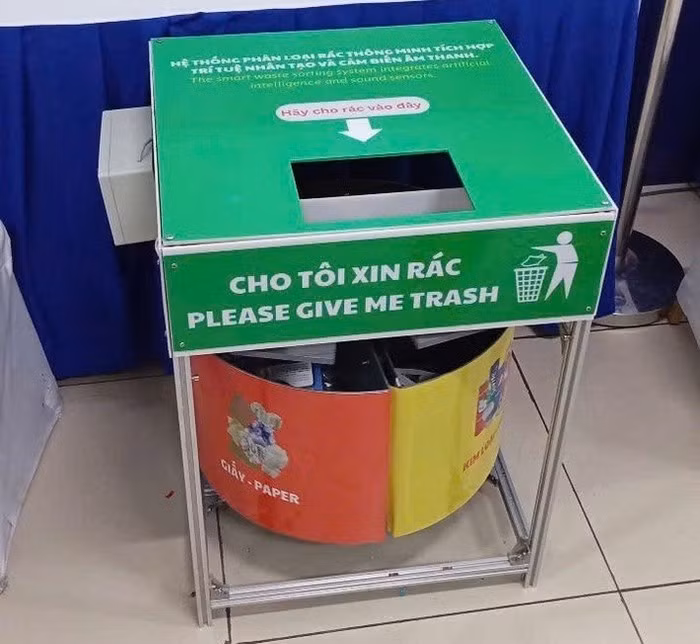 Dự án "Hệ thống phân loại rác thông minh tích hợp trí tuệ nhân tạo và cảm biến âm thanh" của 2 học sinh Trường THPT Nguyễn Siêu, Hưng Yên.