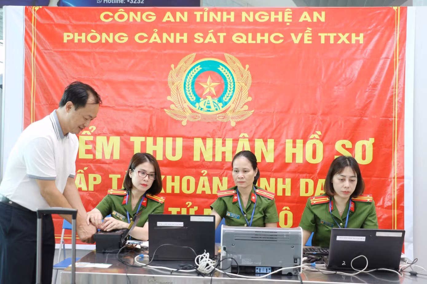 Tuyên truyền, hướng dẫn và hỗ trợ thu nhận định danh điện tử mức 2.