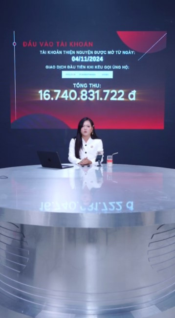 Phạm Thoại livestream phân trần về số tiền quyên góp cho bé Bắp chữa bệnh.