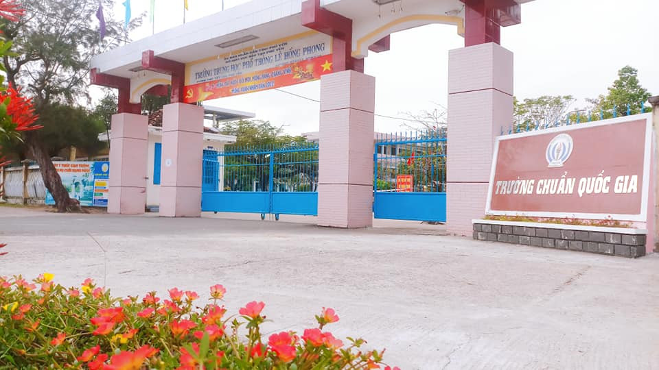 Khuôn viên trường THPT Lê Hồng Phong (Tây Hòa, Phú Yên).