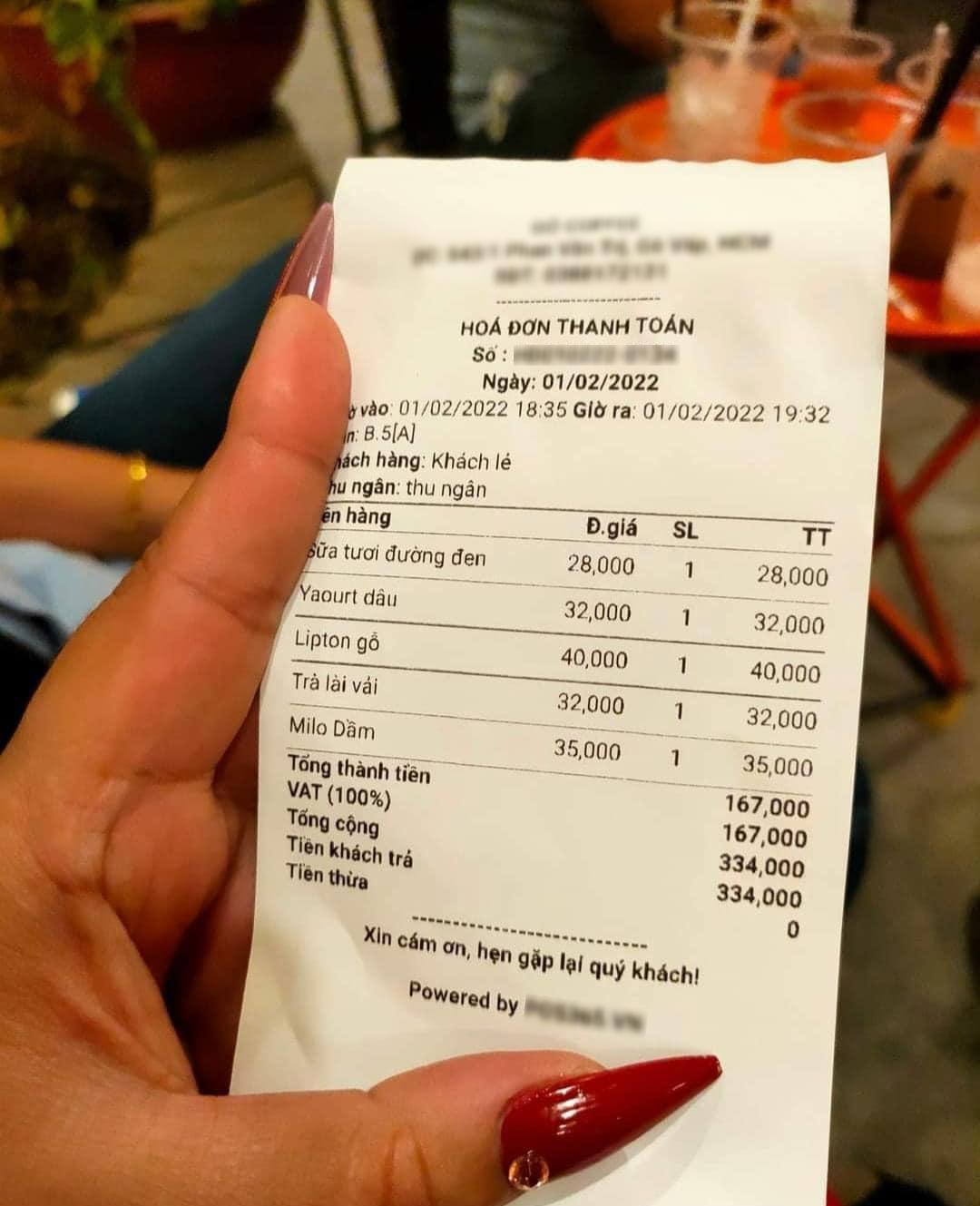 Hoá đơn thanh toán tại một quán cà phê thu "100% thuế VAT" khiến dân mạng xôn xao. (Ảnh: Facebook B.T) Hoá đơn thanh toán tại một quán cà phê thu "100% thuế VAT" khiến dân mạng xôn xao. (Ảnh: Facebook B.T)