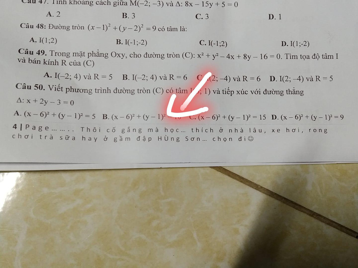 Đề thi môn Toán tưởng chừng căng thẳng nhưng lời phê của cô lại khiến cả lớp không thể nhịn cười. (Ảnh: Thuỳ Giang) Đề thi môn Toán tưởng chừng căng thẳng nhưng lời phê của cô lại khiến cả lớp không thể nhịn cười. (Ảnh: Thuỳ Giang)
