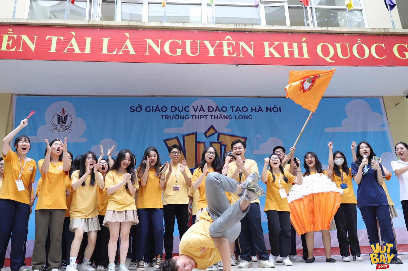 Tiết mục &quot;ke đầu&quot; đỉnh cao của các bạn học sinh đến từ CLB Thăng Long Cuisine (CLB Ẩm thực trường THPT Thăng Long).