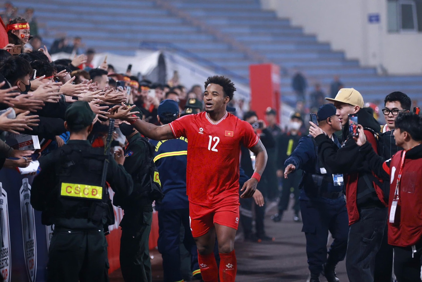 Trận đấu ra mắt của Nguyễn Xuân Son trong màu áo ĐT Việt Nam để lại ấn tượng mạnh trong lòng người hâm mộ nước nhà. (Ảnh: FBNV)