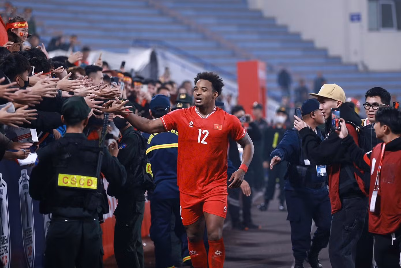 Trận đấu ra mắt của Nguyễn Xuân Son trong màu áo ĐT Việt Nam để lại ấn tượng mạnh trong lòng người hâm mộ nước nhà. (Ảnh: FBNV)