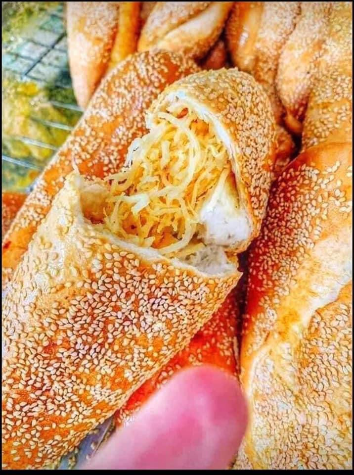 Một số hình ảnh về món bánh mì dừa trên mạng xã hội.
