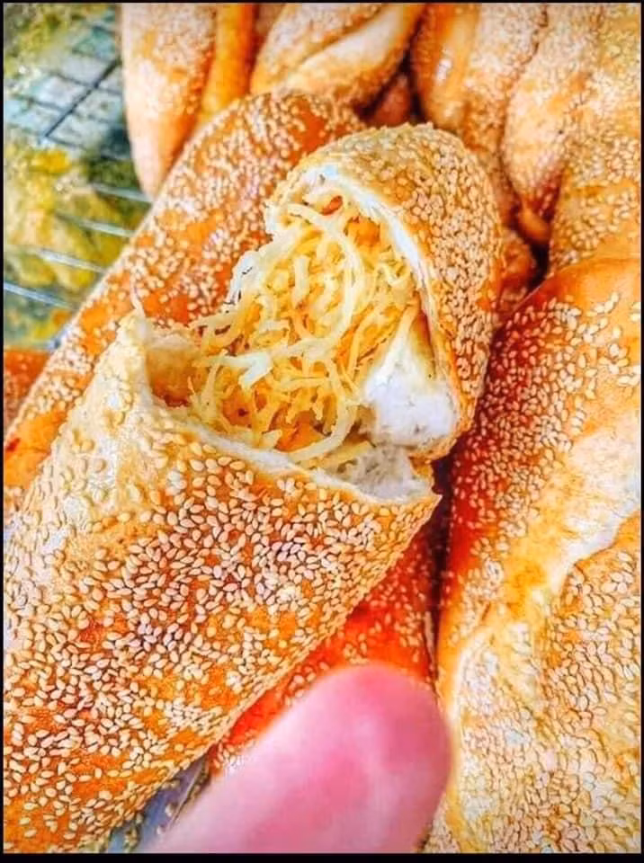 Một số hình ảnh về món bánh mì dừa trên mạng xã hội.