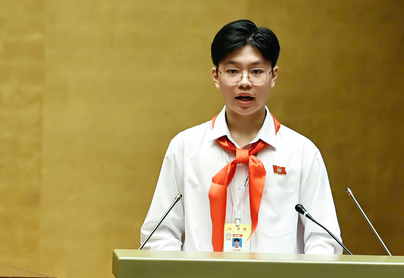 Chủ tịch “Quốc hội trẻ em” Lê Gia Vinh phát biểu khai mạc phiên họp.