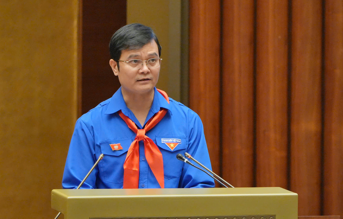 Đồng chí Bùi Quang Huy, Ủy viên dự khuyết Trung ương Đảng, Bí thư thứ nhất Trung ương Đoàn phát biểu tại phiên họp.