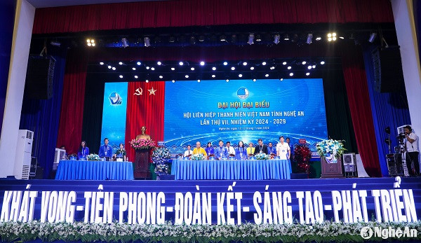 Đoàn Chủ tịch, Thư ký tại Đại hội. (Ảnh: Đức Anh)