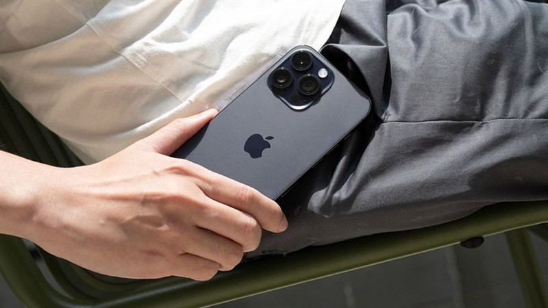 iPhone đang dần trở thành một tiêu chuẩn ngầm trong giới trẻ Mỹ. iPhone đang dần trở thành một tiêu chuẩn ngầm trong giới trẻ Mỹ.