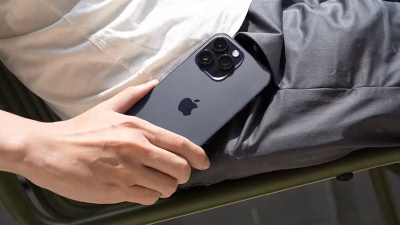 iPhone đang dần trở thành một tiêu chuẩn ngầm trong giới trẻ Mỹ. iPhone đang dần trở thành một tiêu chuẩn ngầm trong giới trẻ Mỹ.