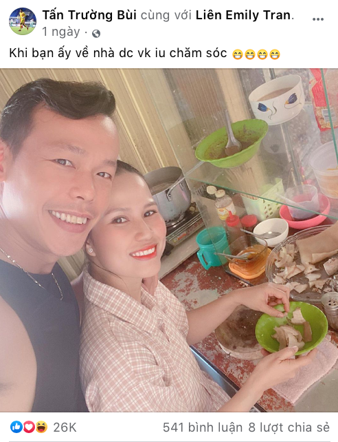 "Ông chú" Tấn Trường chính là "ngôi sao mạng xã hội", thường xuyên cập nhật Facebook. "Ông chú" Tấn Trường chính là "ngôi sao mạng xã hội", thường xuyên cập nhật Facebook.