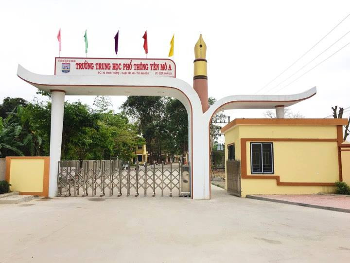 Nữ sinh T.T.T.H hiện đang là học sinh lớp 11 trường THPT Yên Mô A. Nữ sinh T.T.T.H hiện đang là học sinh lớp 11 trường THPT Yên Mô A.