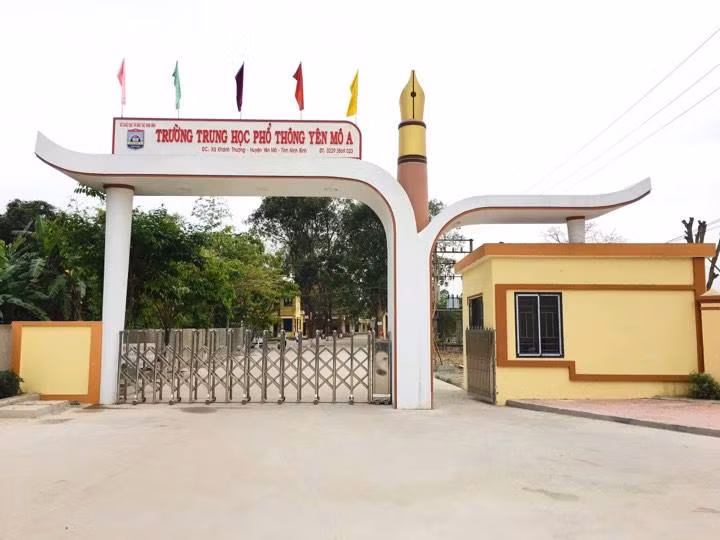 Nữ sinh T.T.T.H hiện đang là học sinh lớp 11 trường THPT Yên Mô A.