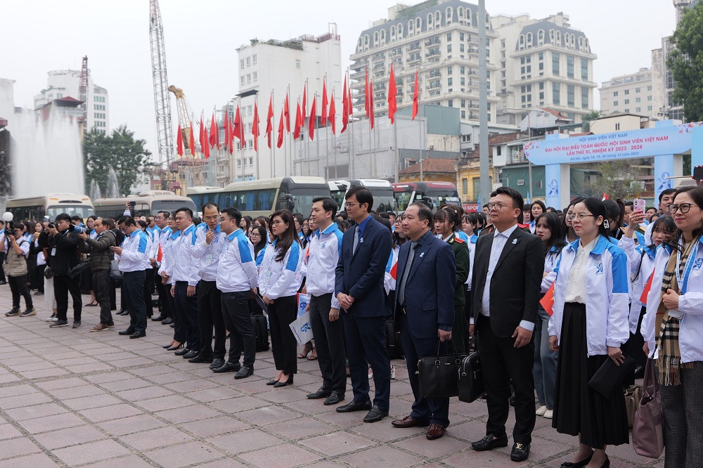 Đại biểu tham dự Triển lãm.