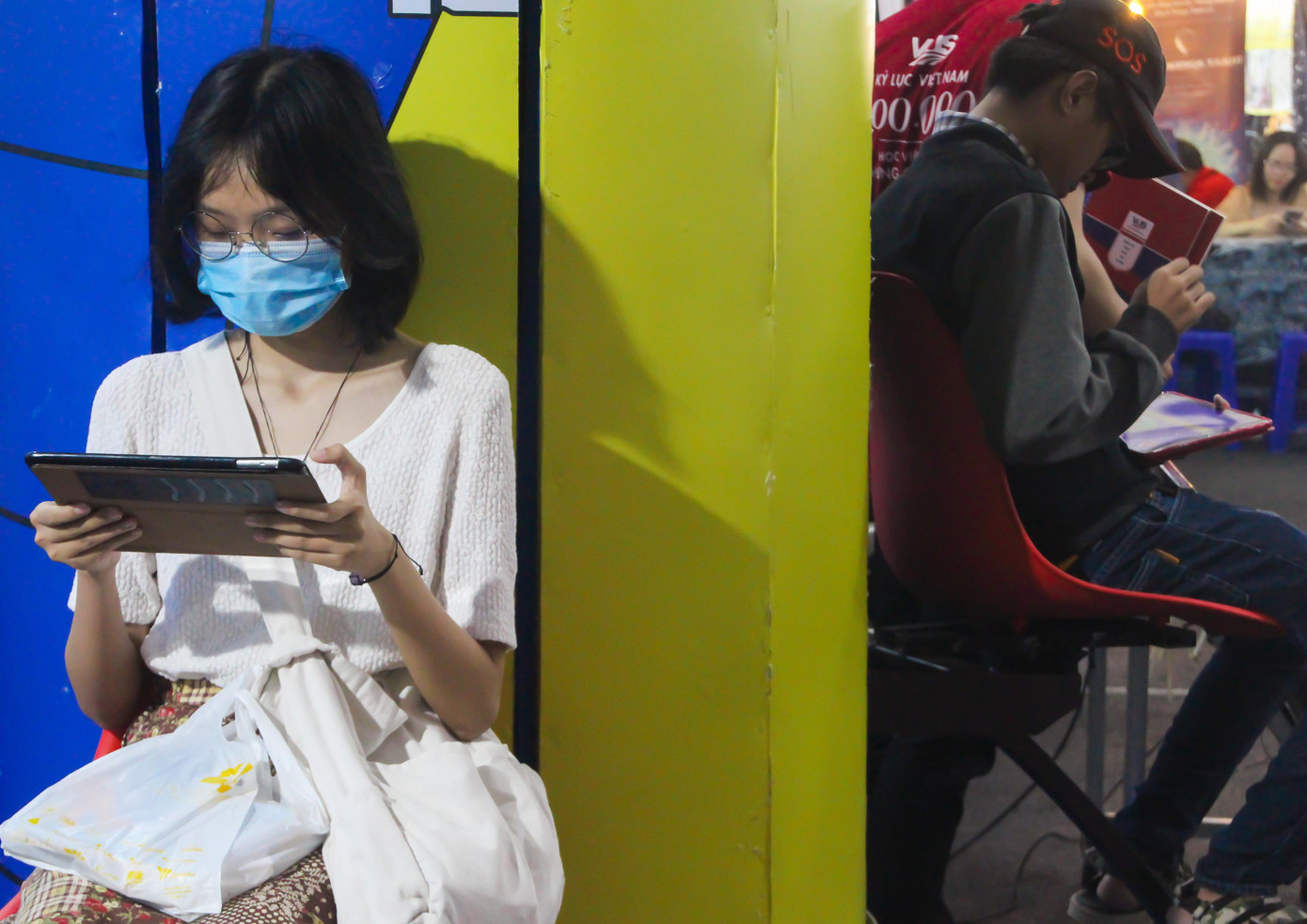 Chương trình diễn ra với nhiều mini-game hấp dẫn như “ghế nóng”, AR Game... với cơ hội nhận voucher học bổng cùng nhiều phần quà khác từ VUS. Chương trình diễn ra với nhiều mini-game hấp dẫn như “ghế nóng”, AR Game... với cơ hội nhận voucher học bổng cùng nhiều phần quà khác từ VUS.