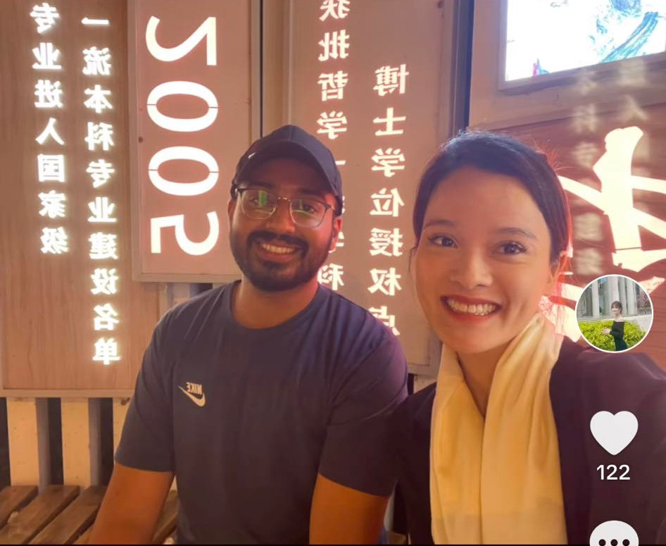 Ny và anh Pakistan.