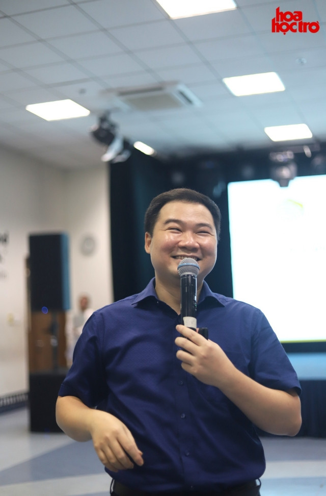 Thầy Hoàng Minh Thông - Nhà sáng lập & Giám đốc học thuật EdSpace. Thầy Hoàng Minh Thông - Nhà sáng lập & Giám đốc học thuật EdSpace.