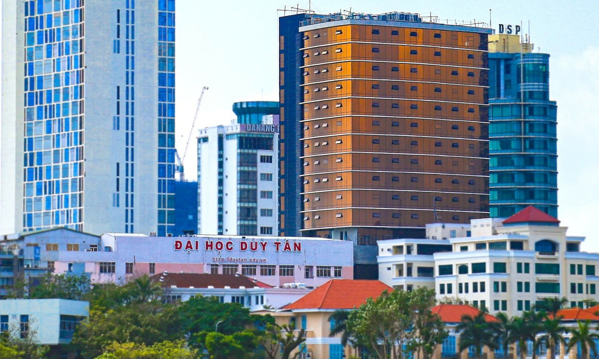 Đại học Duy Tân vẫn xếp thứ hạng cao nhất là 127, nhưng đã giảm 10 bậc so với năm ngoái.