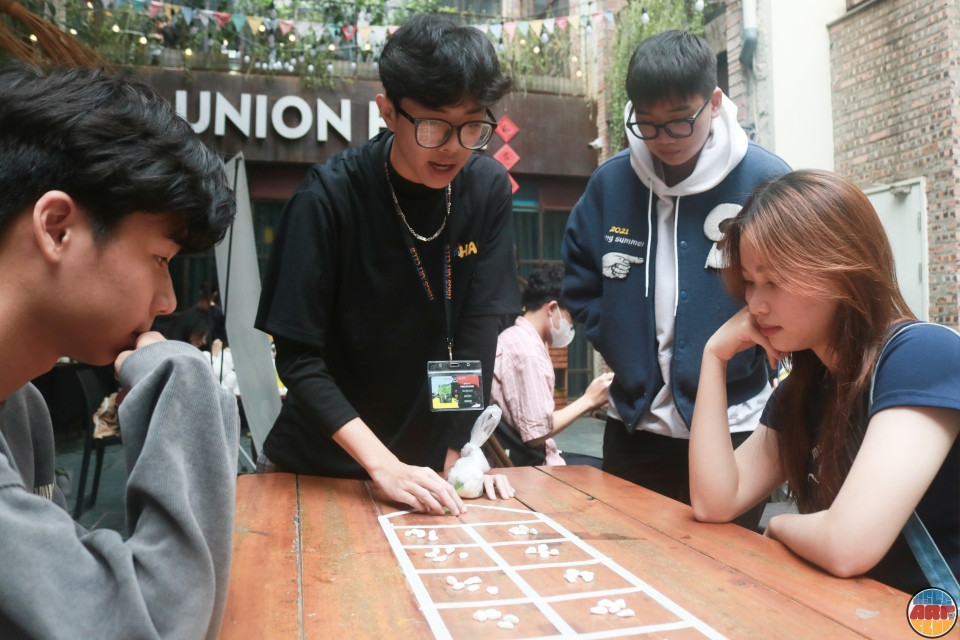 Hướng dẫn chi tiết về cách chơi ô ăn quan cho khách tham gia. Hướng dẫn chi tiết về cách chơi ô ăn quan cho khách tham gia.