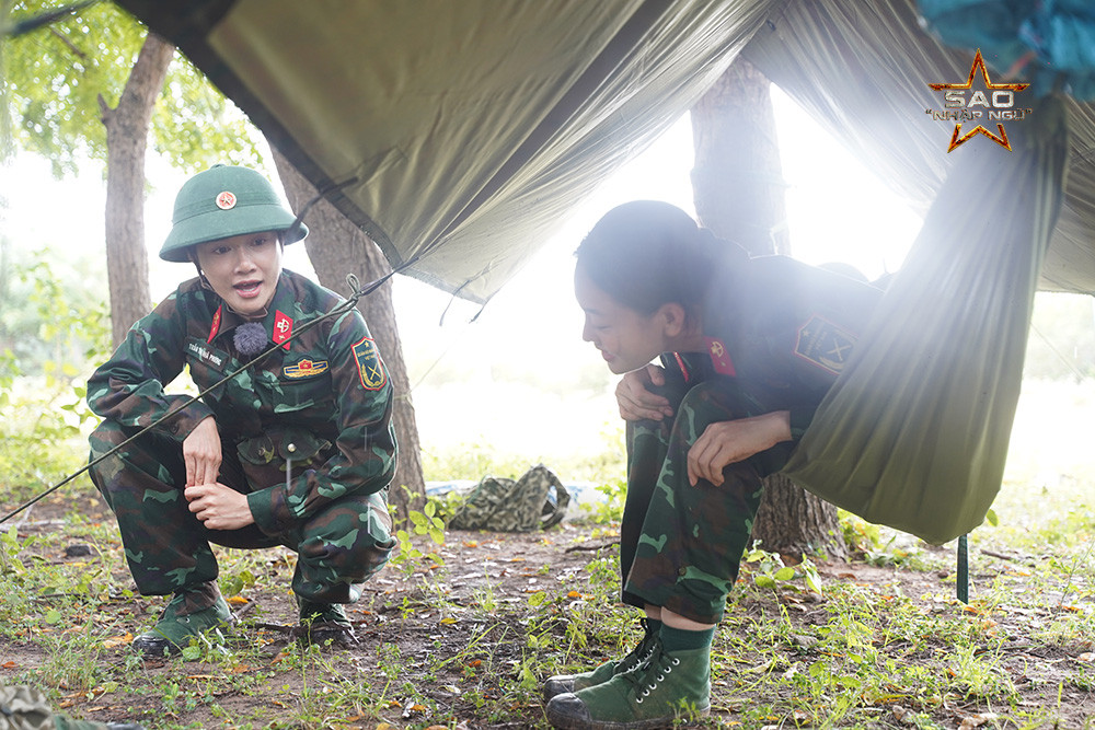 Nhã Phương, Thùy Anh tranh thủ “tám” khi hoàn thành nhiệm vụ mắc tăng võng.