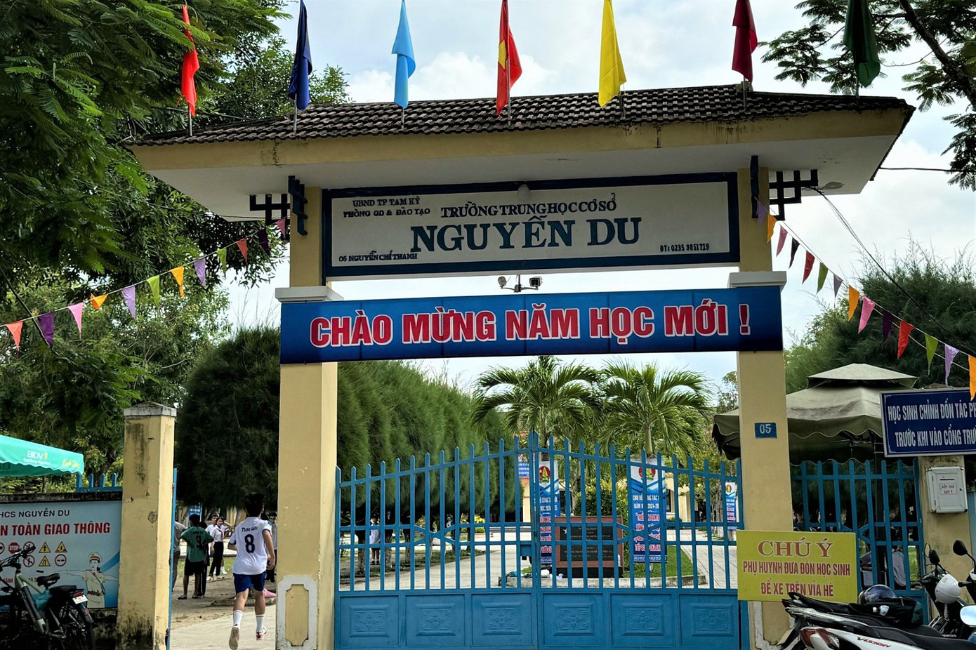 Trường THCS Nguyễn Du - nơi xảy ra vụ việc. (Ảnh: Lê Ca) Trường THCS Nguyễn Du - nơi xảy ra vụ việc. (Ảnh: Lê Ca)