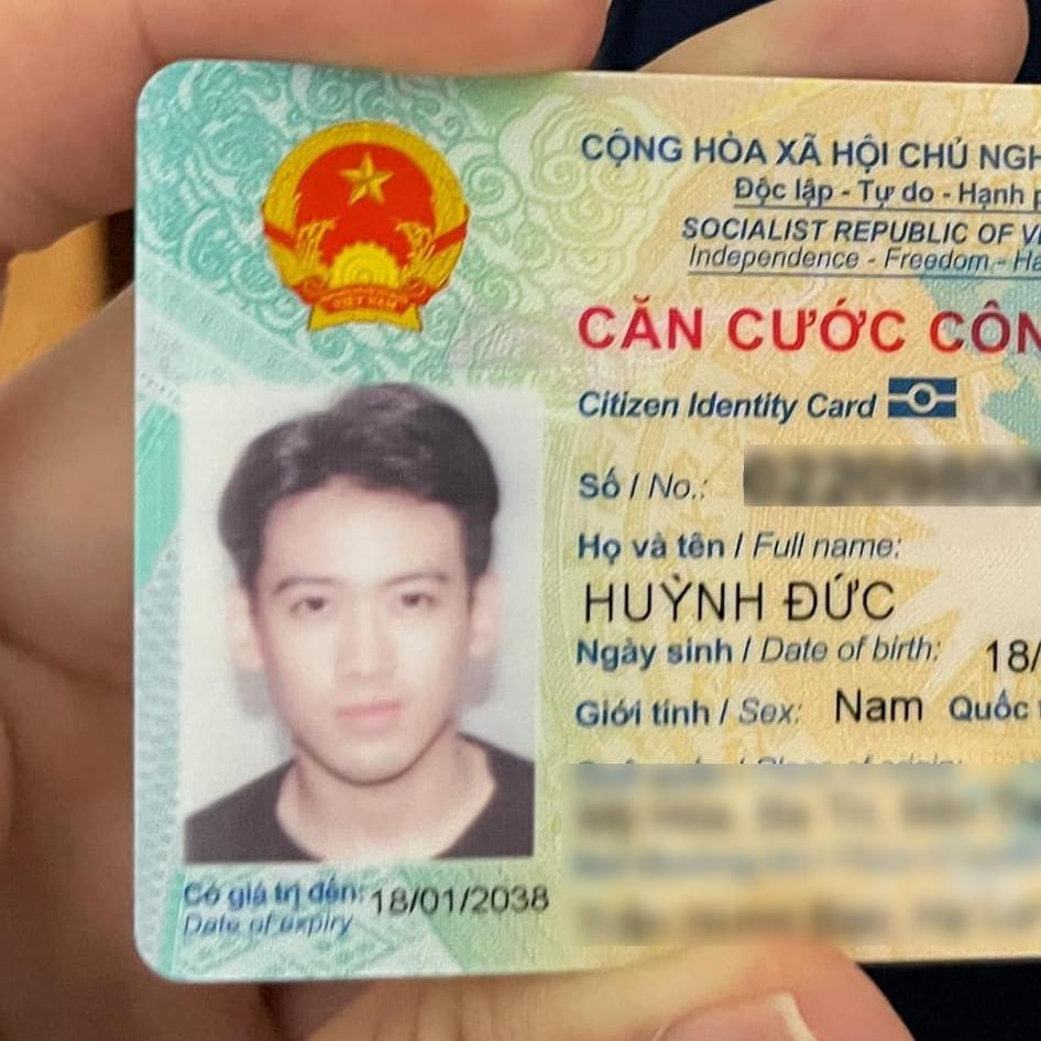 Một bạn trẻ đã nhận được thẻ Căn cước công dân gắn chip. Một bạn trẻ đã nhận được thẻ Căn cước công dân gắn chip.