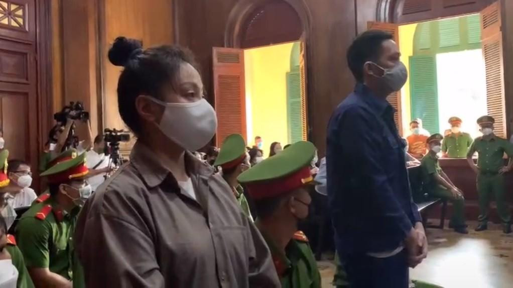 2 bị cáo tại phiên toà. (Ảnh: Trang Anh) 2 bị cáo tại phiên toà. (Ảnh: Trang Anh)