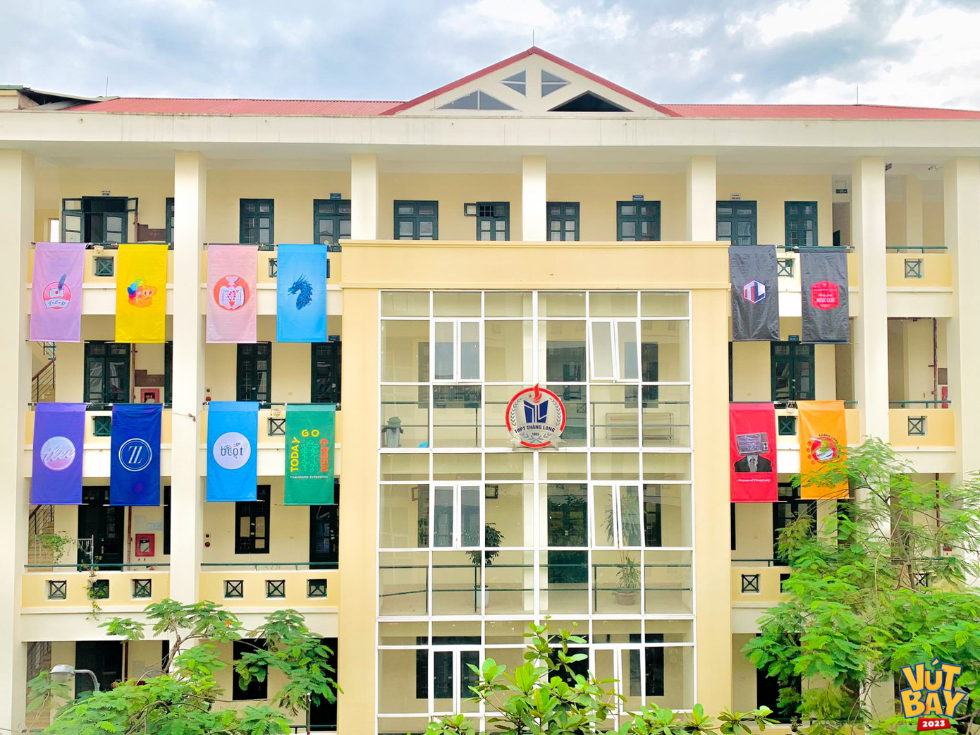 Lá cờ biểu tượng của 12 câu lạc bộ - niềm tự hào Rồng bay.