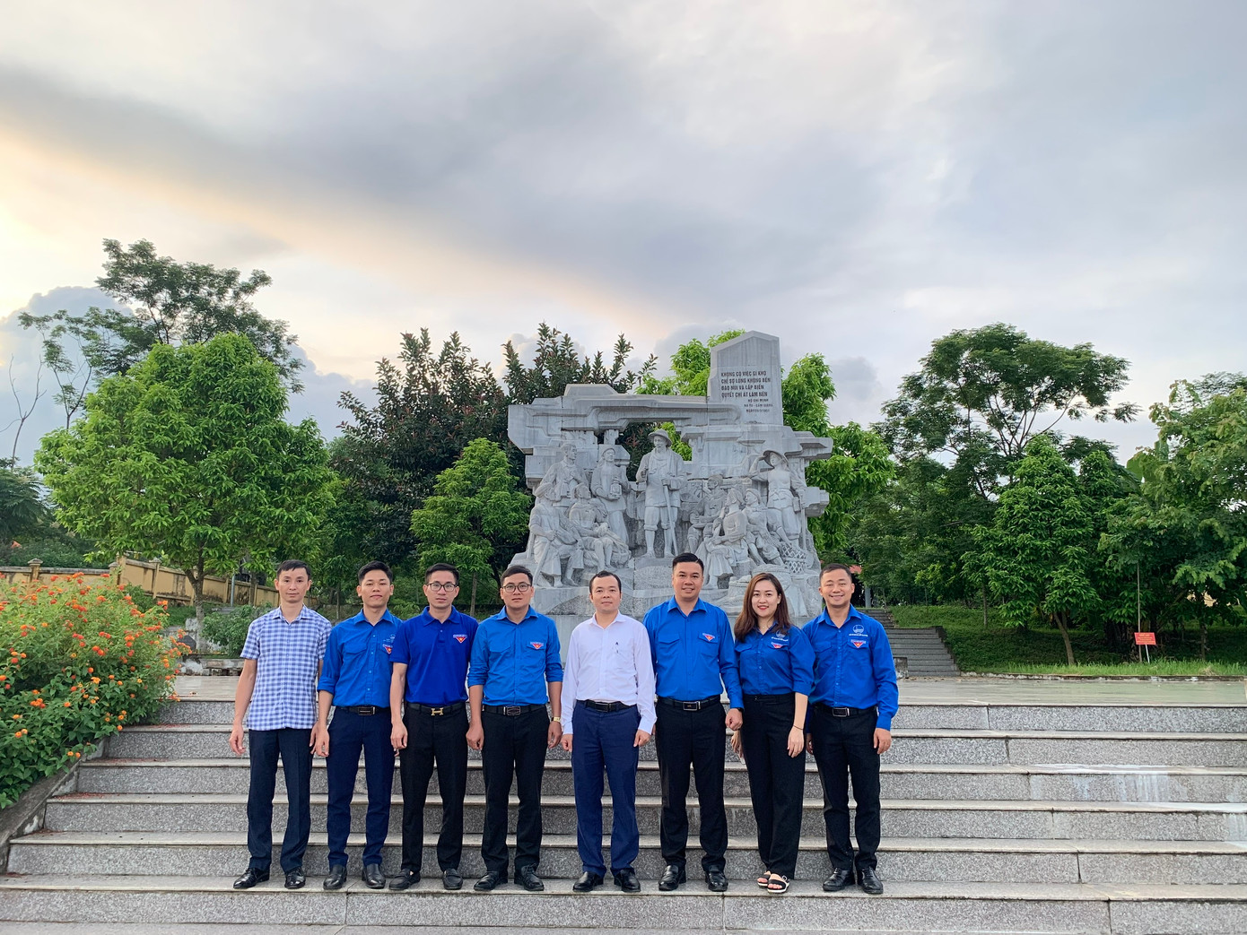 Đồng chí Nguyễn Minh Trường - Phó Trưởng Ban Tuyên giáo Đảng ủy Đại học Quốc gia Hà Nội cùng Thường trực Đoàn Thanh niên - Hội Sinh viên Đại học Quốc gia Hà Nội dâng hương và tham quan tại di tích lịch sử Nà Tu (Bắc Kạn). Đồng chí Nguyễn Minh Trường - Phó Trưởng Ban Tuyên giáo Đảng ủy Đại học Quốc gia Hà Nội cùng Thường trực Đoàn Thanh niên - Hội Sinh viên Đại học Quốc gia Hà Nội dâng hương và tham quan tại di tích lịch sử Nà Tu (Bắc Kạn).