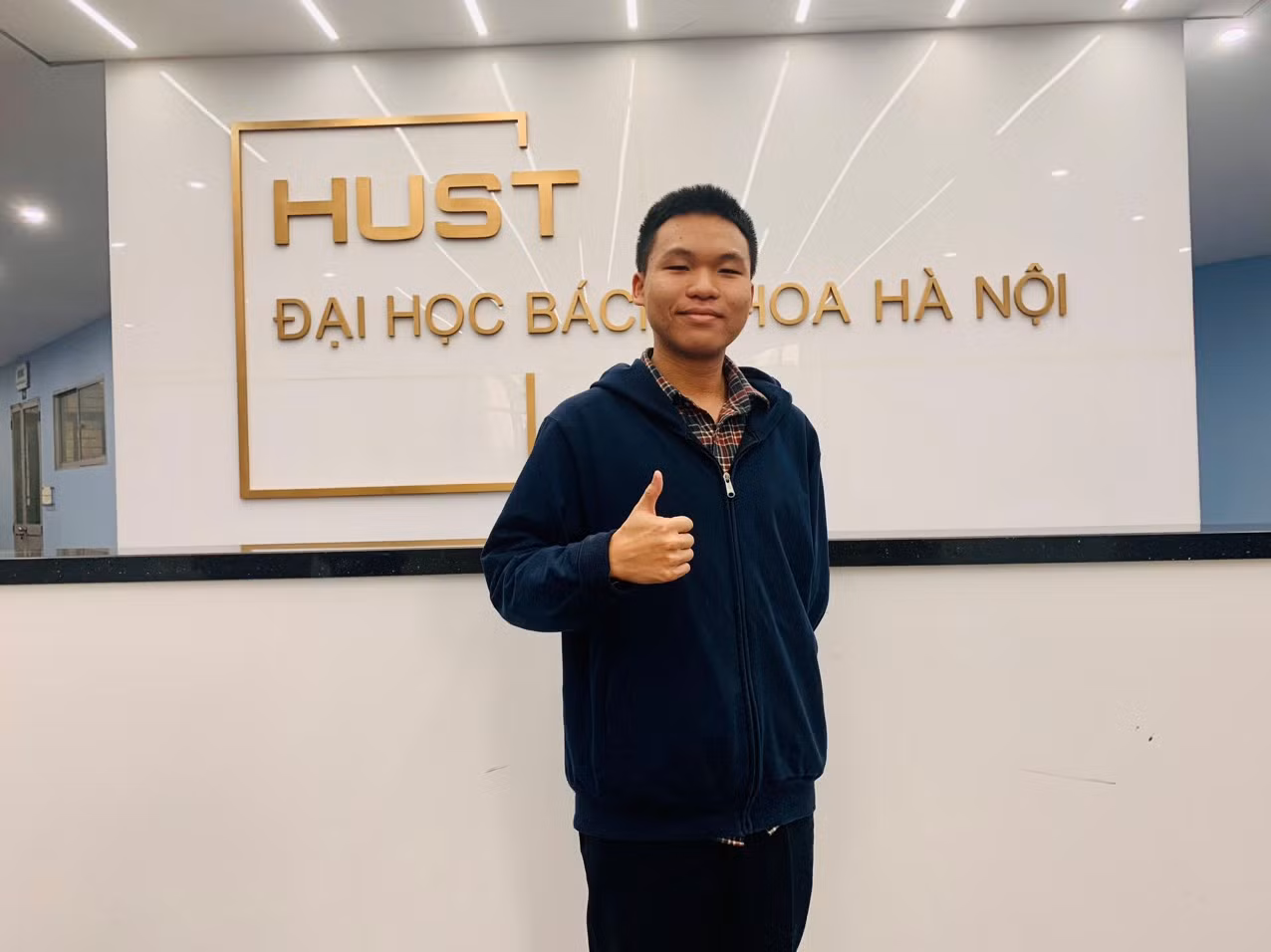 Phạm Lê Công - Lớp 121 Hóa trường THPT chuyên Khoa học Tự nhiên, ĐH Quốc gia Hà Nội.