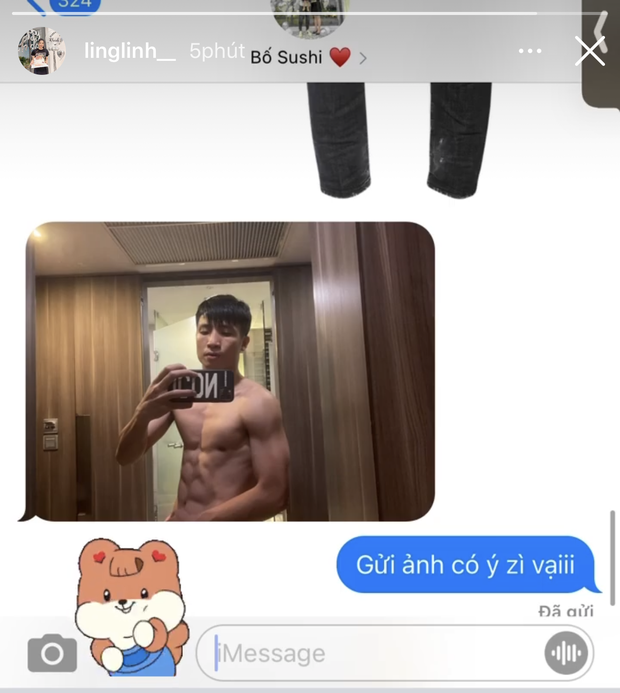 Cầu thủ Bùi Tiến Dũng dù đang du đấu nước ngoài vẫn không quên gửi ảnh &quot;khoe múi&quot; về cho vợ. Sẵn tiện, cô vợ Khánh Linh đăng story &quot;chiêu đãi&quot; luôn các chị em.