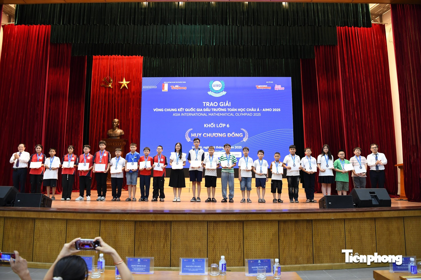 Thí sinh cấp THCS đạt Huy chương Đồng. Thí sinh cấp THCS đạt Huy chương Đồng.