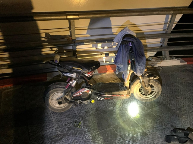 Bắc Ninh: Nỗ lực tìm kiếm 2 nữ sinh lớp 9 mất tích để lại dép và xe đạp trên cầu ảnh 1 Bắc Ninh: Nỗ lực tìm kiếm 2 nữ sinh lớp 9 mất tích để lại dép và xe đạp trên cầu ảnh 1