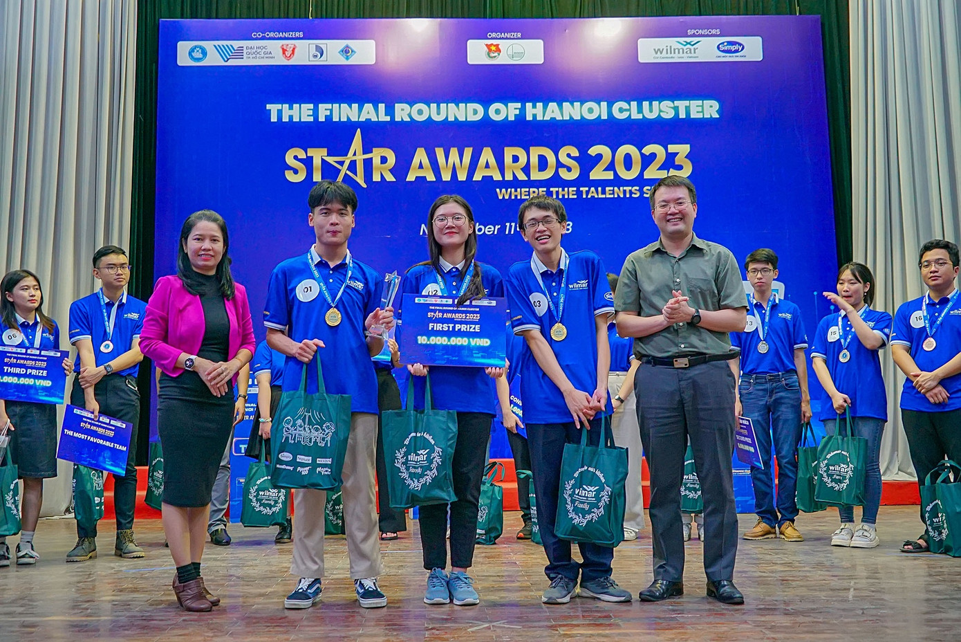 Đội thi TITANS giành giải Nhất vòng Chung kết cụm Hà Nội. Đội thi TITANS giành giải Nhất vòng Chung kết cụm Hà Nội.