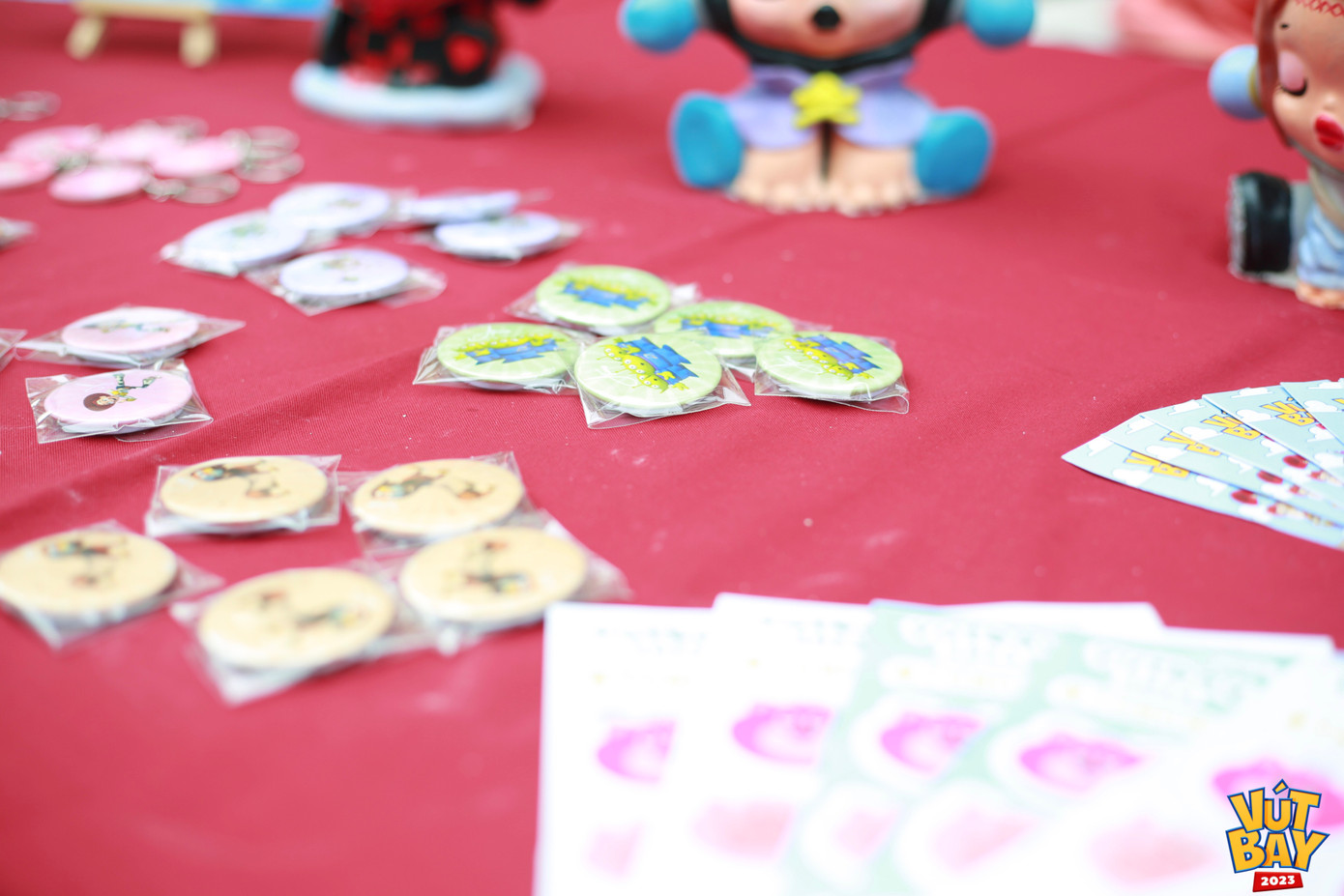 Những phụ kiện xinh xắn của BTC dành cho các &quot;tân binh&quot;.