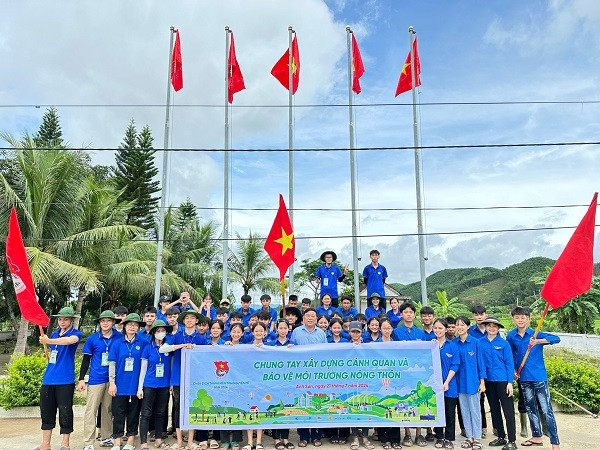 Lễ ra quân tại huyện Anh Sơn.