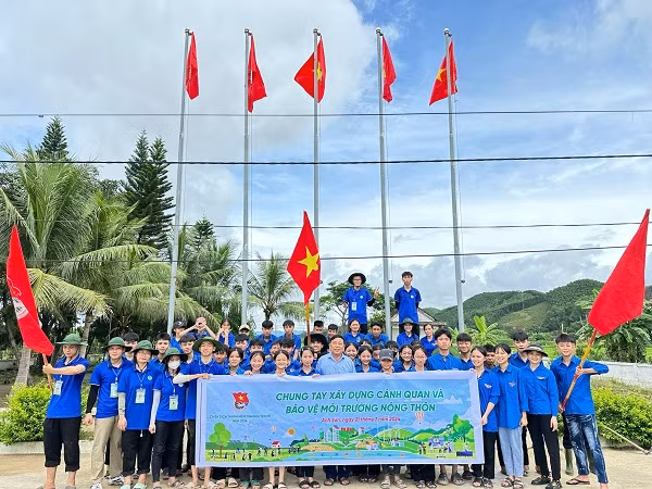 Lễ ra quân tại huyện Anh Sơn.