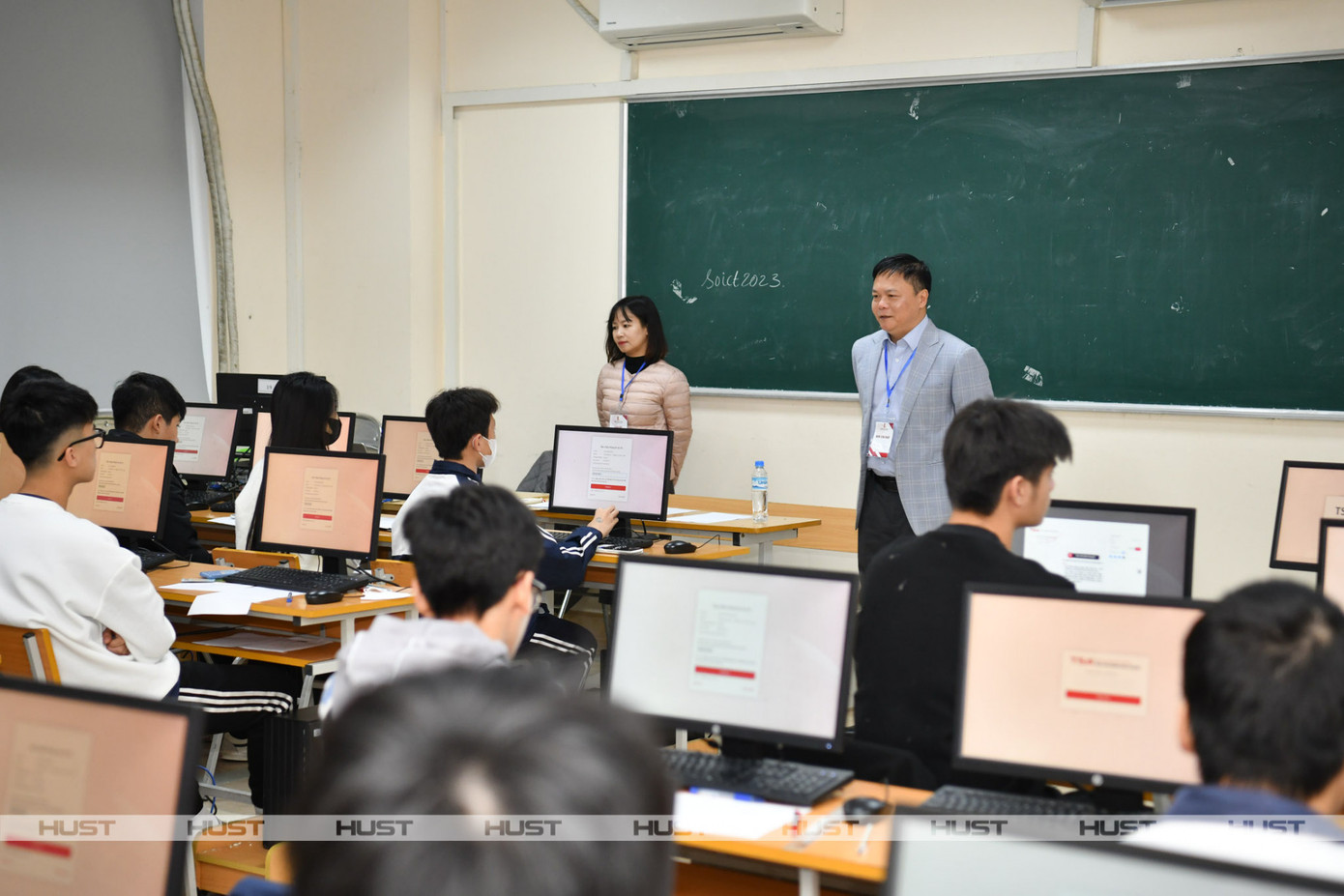 PGS. Nguyễn Phong Điền - Phó Giám đốc Đại học Hà Nội, thị sát phòng thi Kỳ thi Đánh giá tư duy đợt 1. - Ảnh: HUST PGS. Nguyễn Phong Điền - Phó Giám đốc Đại học Hà Nội, thị sát phòng thi Kỳ thi Đánh giá tư duy đợt 1. - Ảnh: HUST