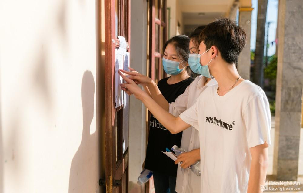 Thí sinh tại Nghệ An tham gia vào kỳ thi tuyển sinh lớp 10 THPT. (Ảnh: Báo Nghệ An) Thí sinh tại Nghệ An tham gia vào kỳ thi tuyển sinh lớp 10 THPT. (Ảnh: Báo Nghệ An)