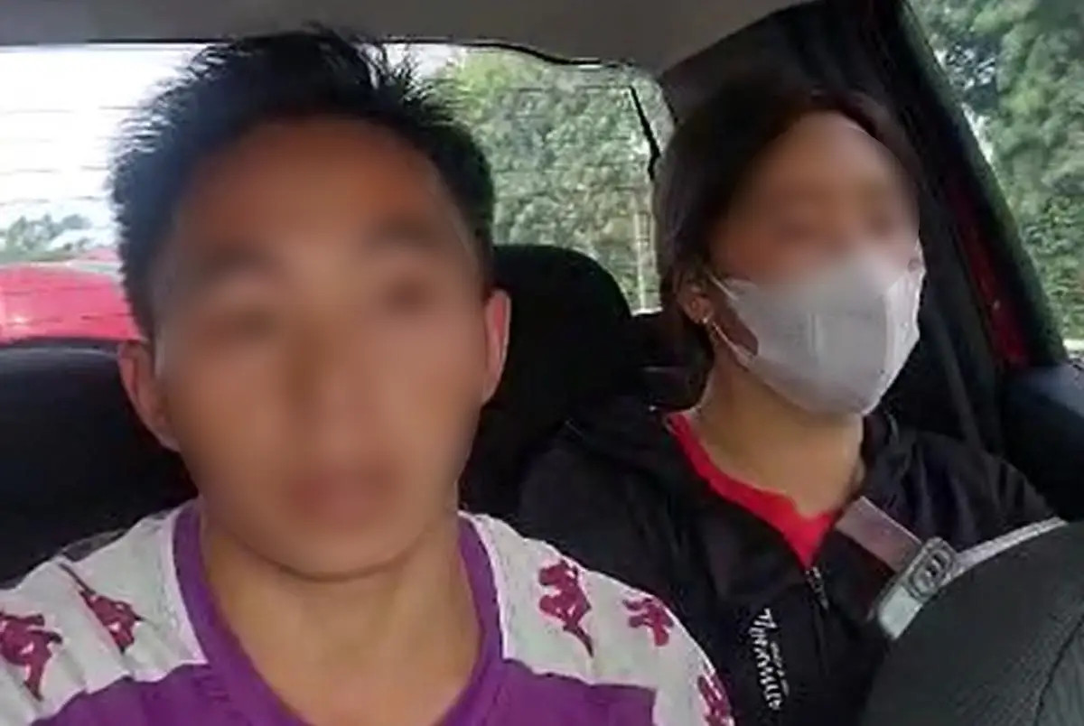 Anh họ và mẹ của bé G.T.S. bị taxi, xe ôm "chặt chém" gần 5 triệu đồng cho quãng đường 22km. Anh họ và mẹ của bé G.T.S. bị taxi, xe ôm "chặt chém" gần 5 triệu đồng cho quãng đường 22km.