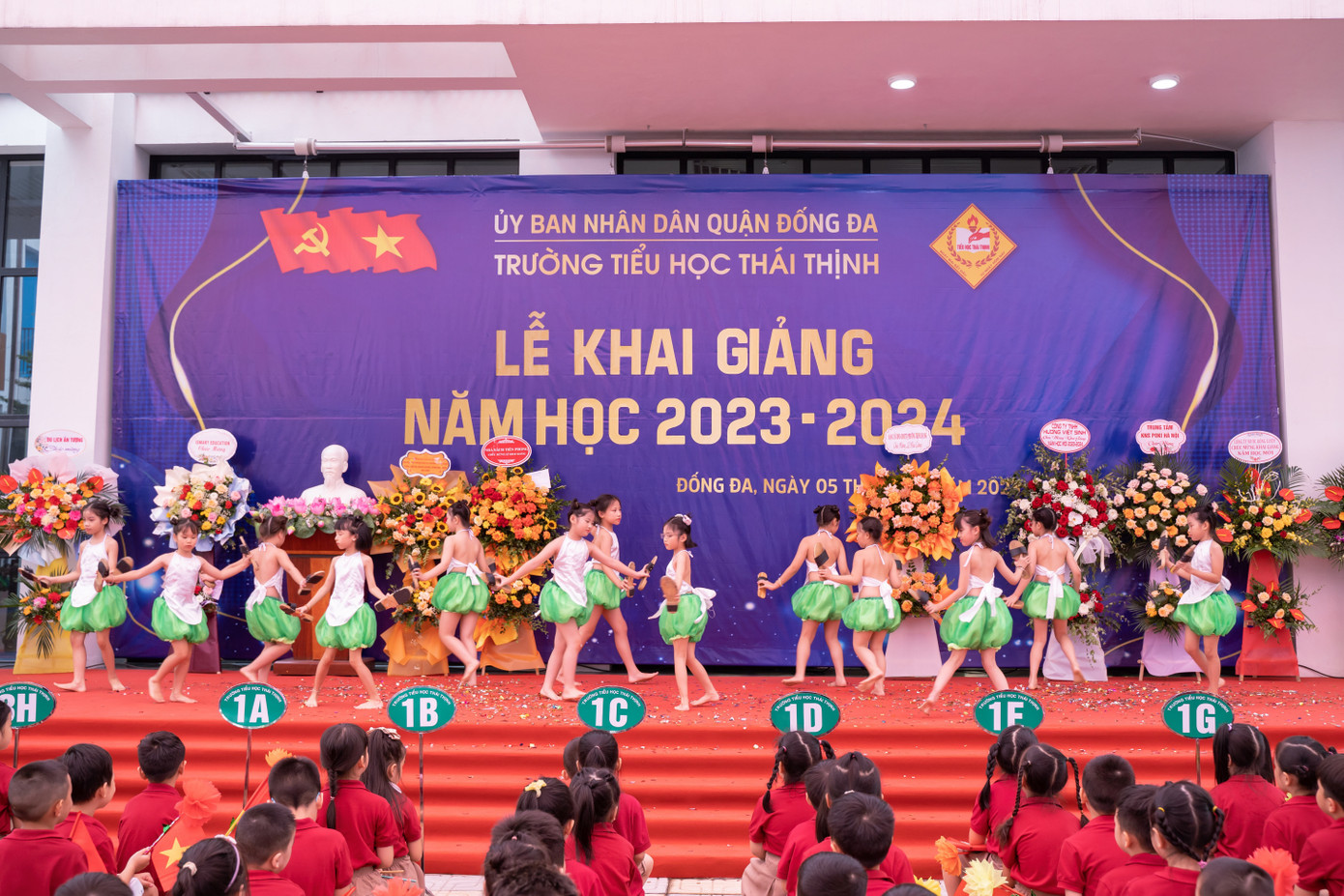 Tiết mục văn nghệ do chính các bạn học sinh của trường thể hiện.