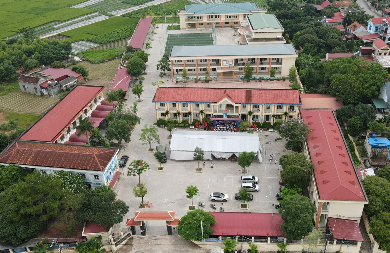 Trường THCS thị trấn Đồi Ngô số 1.