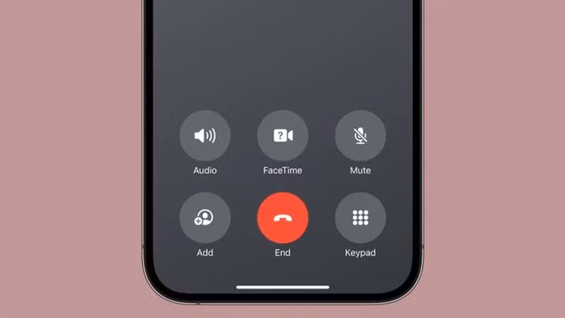 Apple đã đưa nút kết thúc cuộc gọi trở lại vị trí trung tâm.