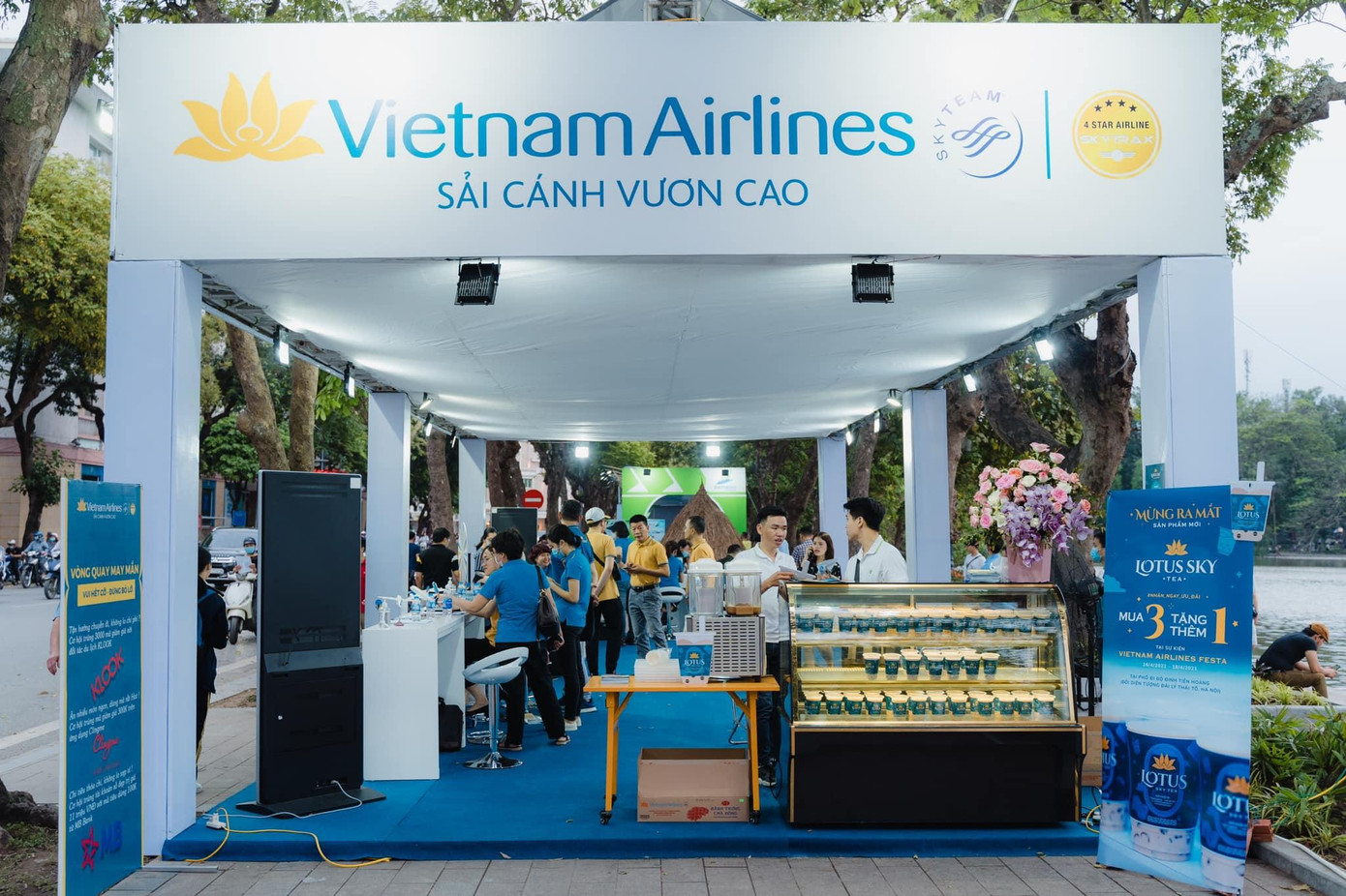 Nếu bạn đã thưởng thức Lotus Sky Tea thì hãy review thêm cho chúng mình biết nhé! Nếu bạn đã thưởng thức Lotus Sky Tea thì hãy review thêm cho chúng mình biết nhé!